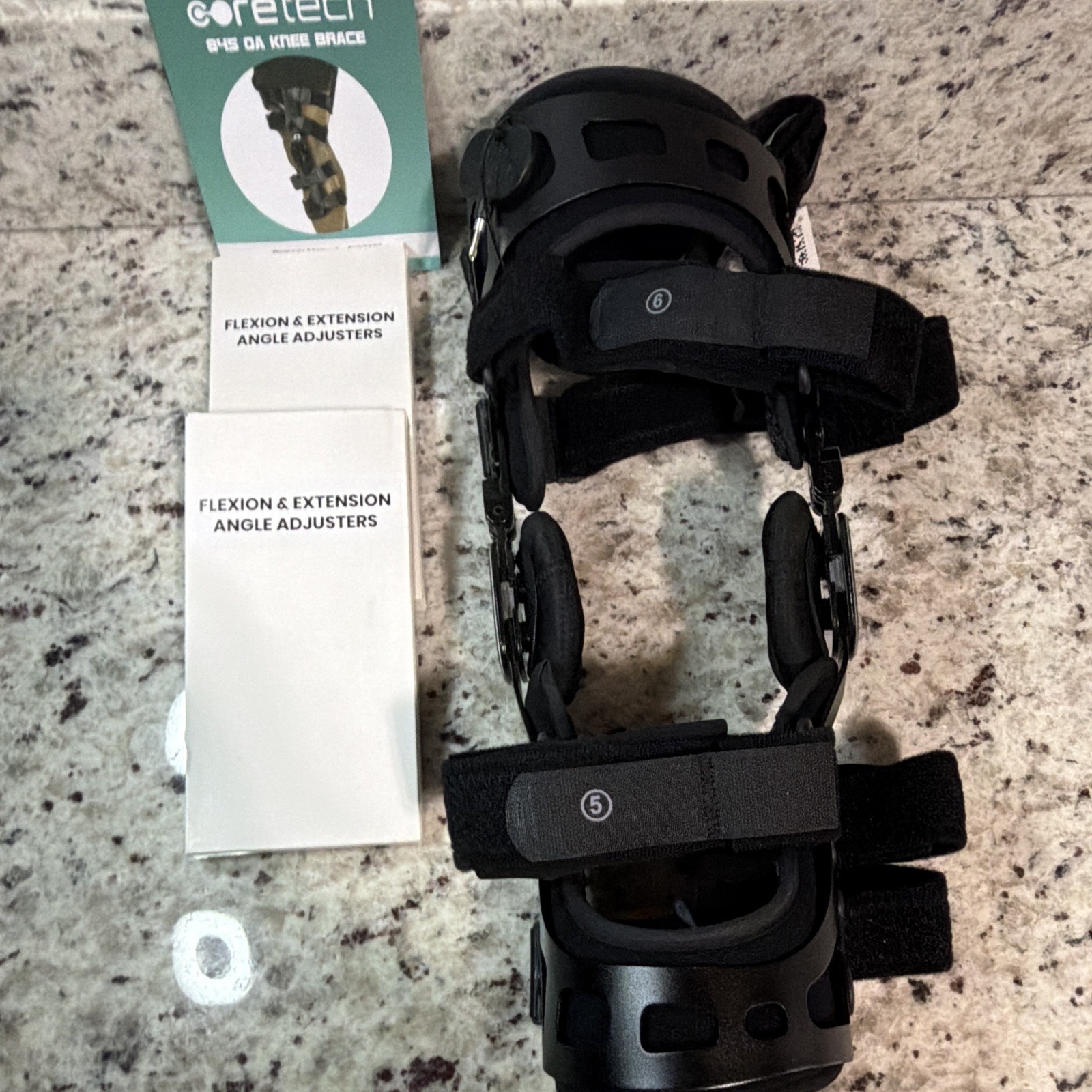 Coretech 845 OA Knee Brace Right Small Black Adjustable Plastic Stabilization CE