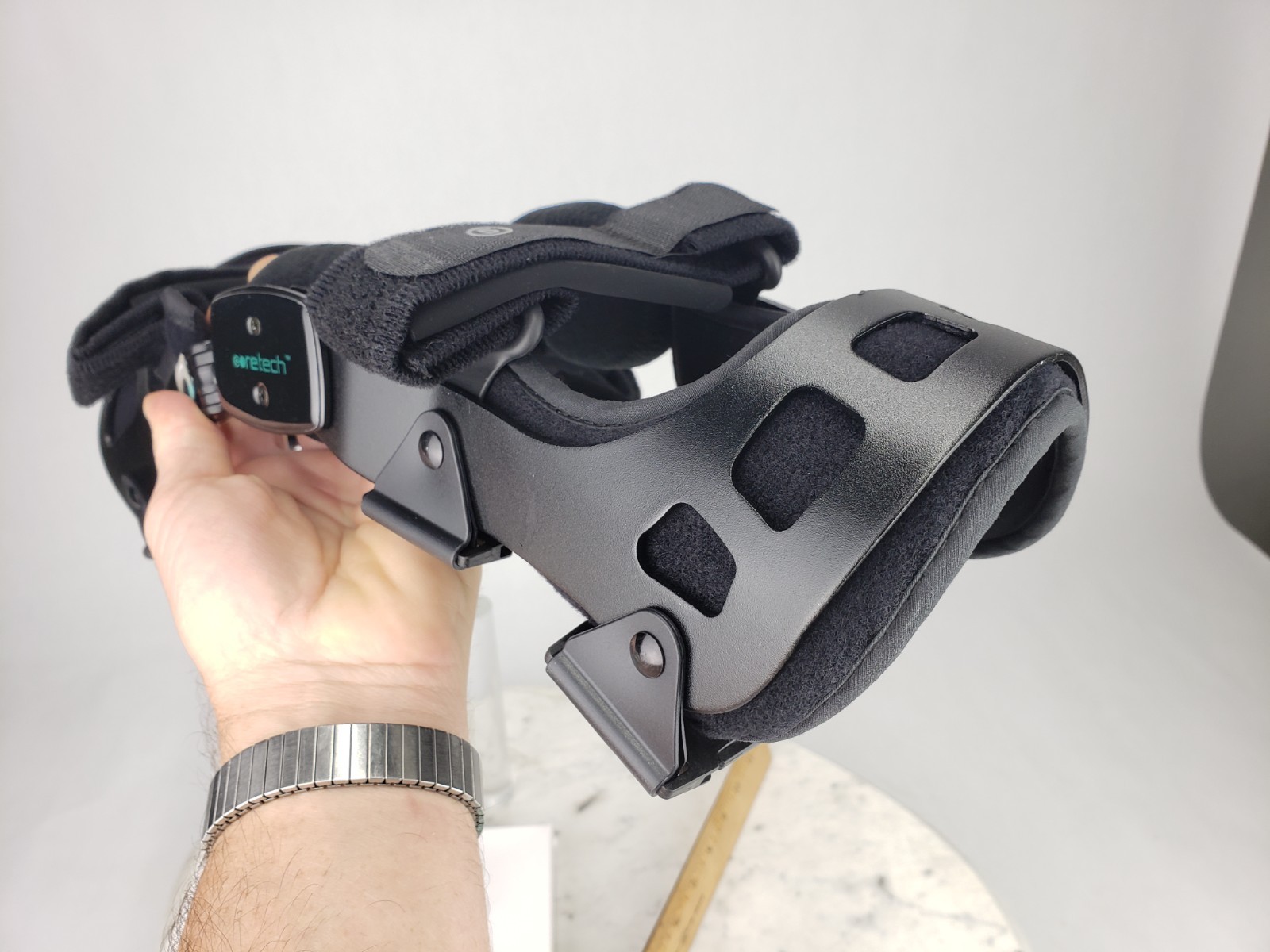 Coretech Dual 845 OA Knee Brace – Medium Right SUP2079BLKRM Comfortable