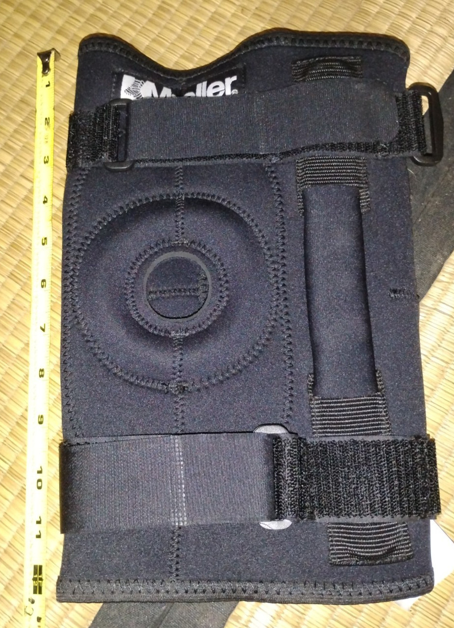 Mueller Stabilizer Knee Brace Sz Large 10″-12″ – 90% neoprene rubber, 10% nylon