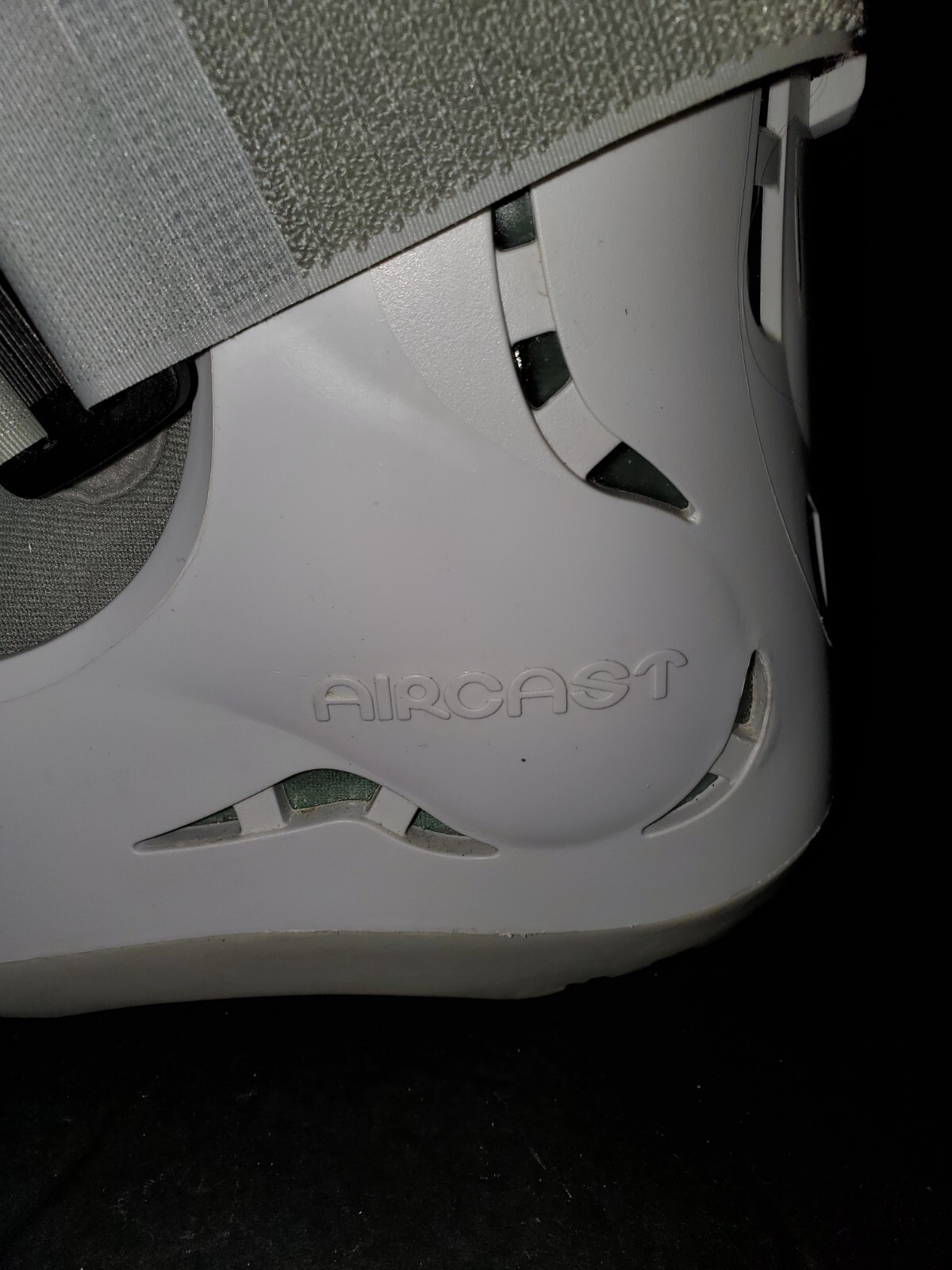 AIRCAST FP Walker ~ Walking Boot Foam Pneumatic Size Medium 01F-M ~ Adjustable