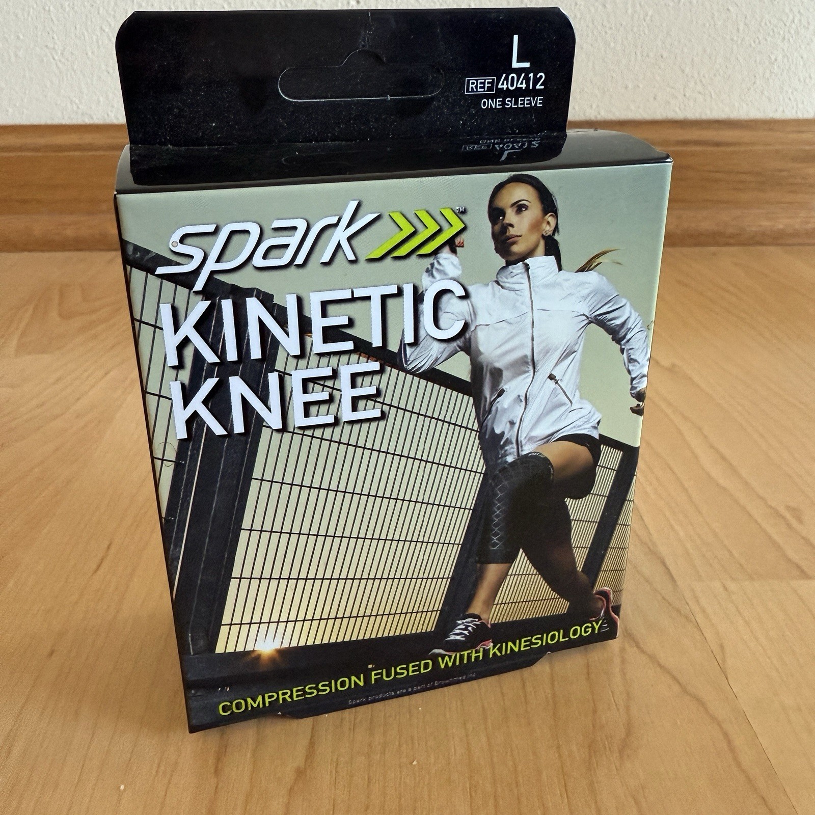 NEW Spark Kinetic Knee Sleeve, Compression Fused w/ Kinesiology 40412, Sz Large