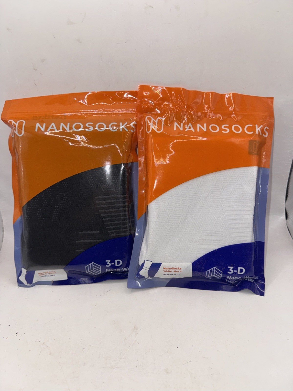 LOT 2 NANOSOCKS 3D Nano-Weave (1) Black & (1) White Compression Socks Size 3 LG