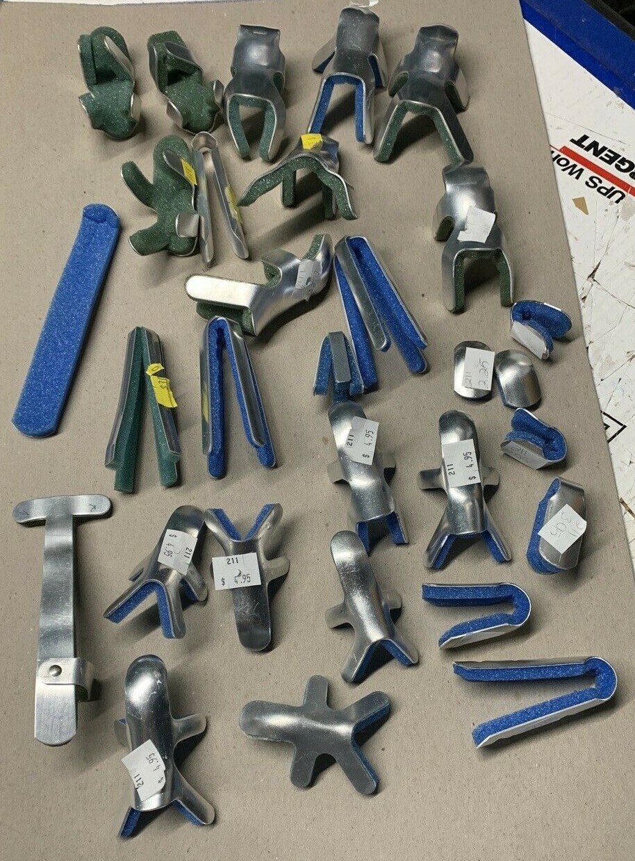 (30) Assorted Style Finger Splint & Protectors, Left or Right Hand