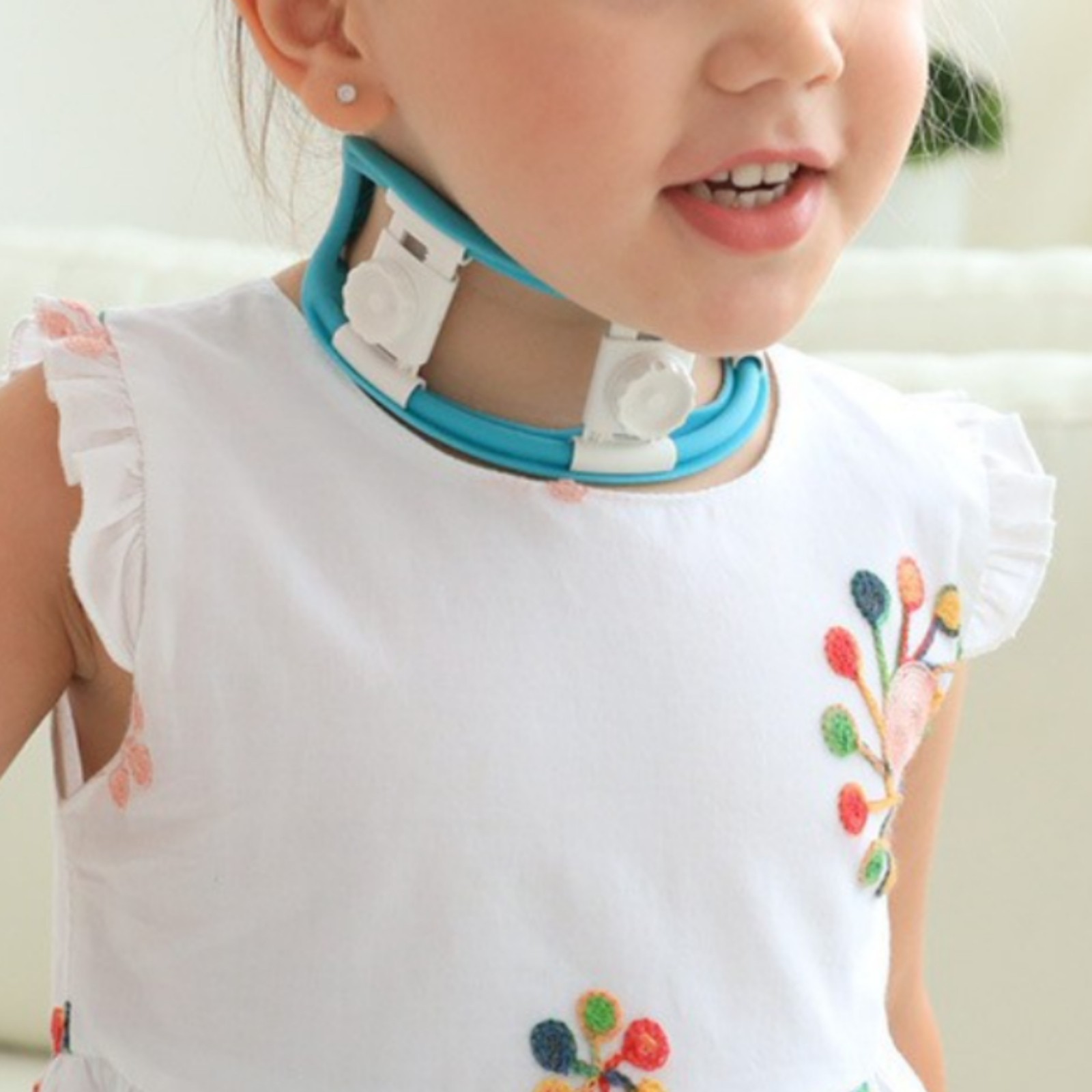 Children’s Neck Brace Universal Fit Soft Foam Cervical Collar Skin-Comfortable