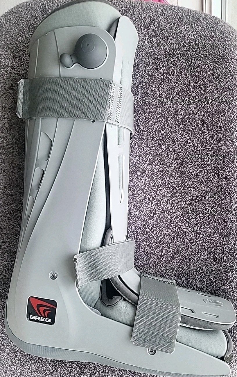 Breg Walking Boot 3 Strap Full Shell Large About 19″ Pre Owned Free Shipping.