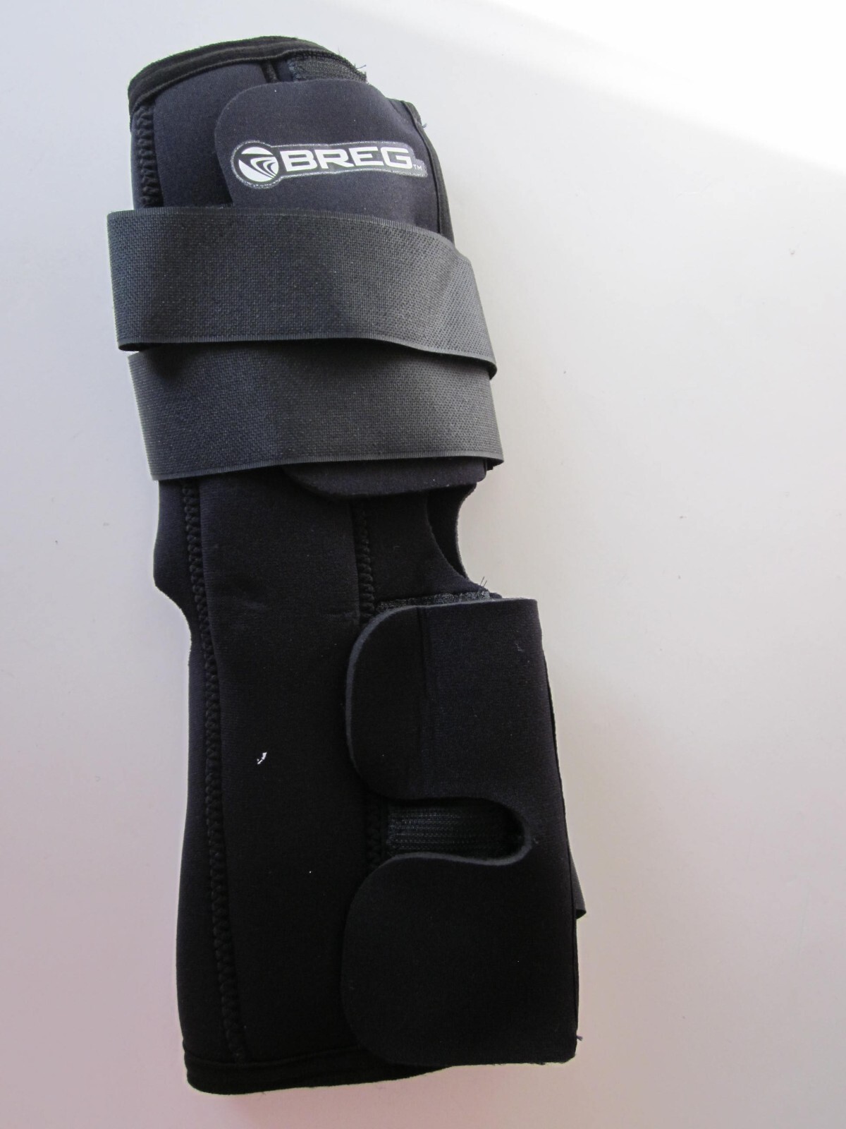 Breg 11211 Economy Hinge Knee, Neoprene, Open Back, Wraparound Size XS