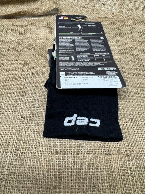 CEP Men’s Running Compression Calf Sleeves -size lV (39-44cm/15.5-17.5in)-BLACK