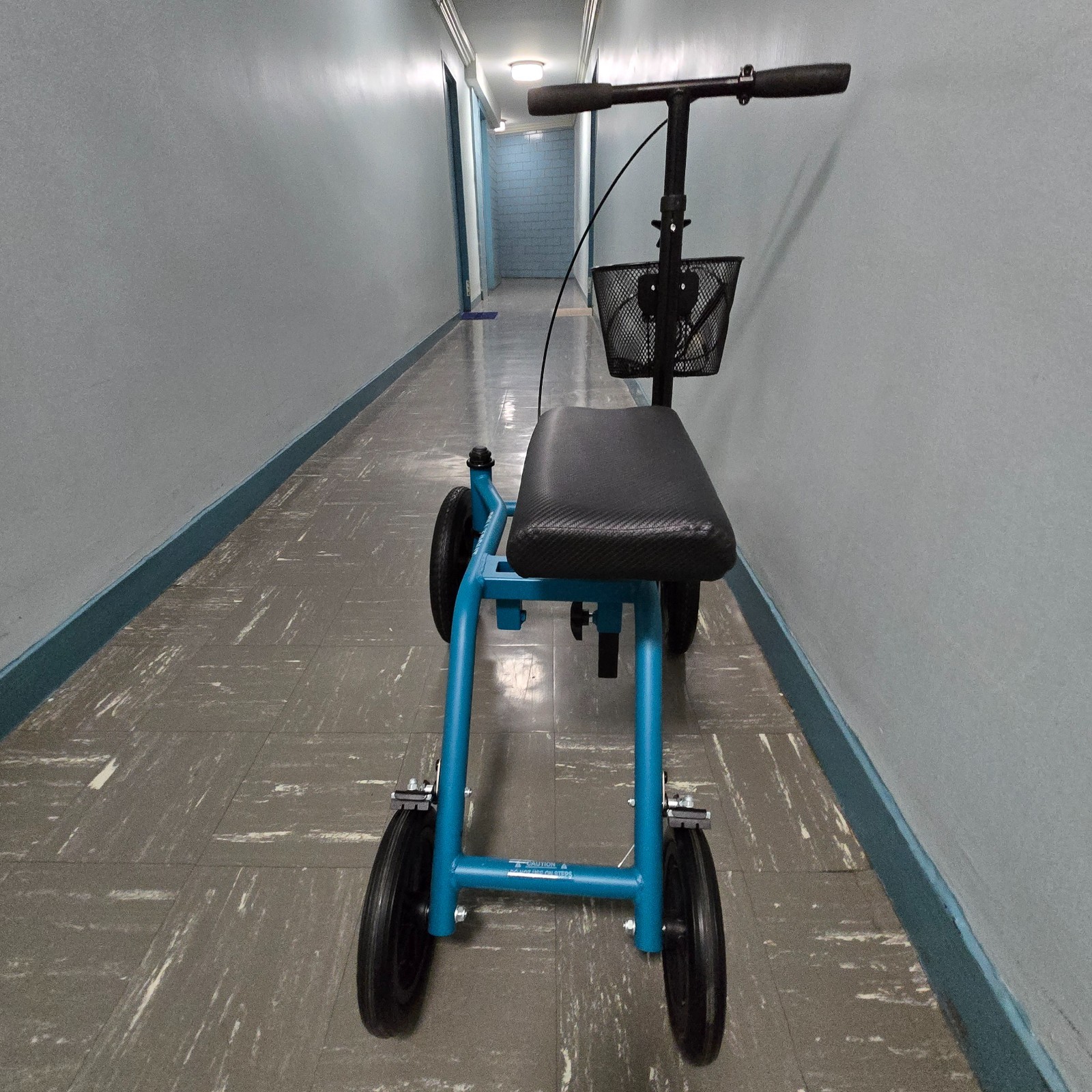 the all terrain roll about support scooter for leg / knee or foot support