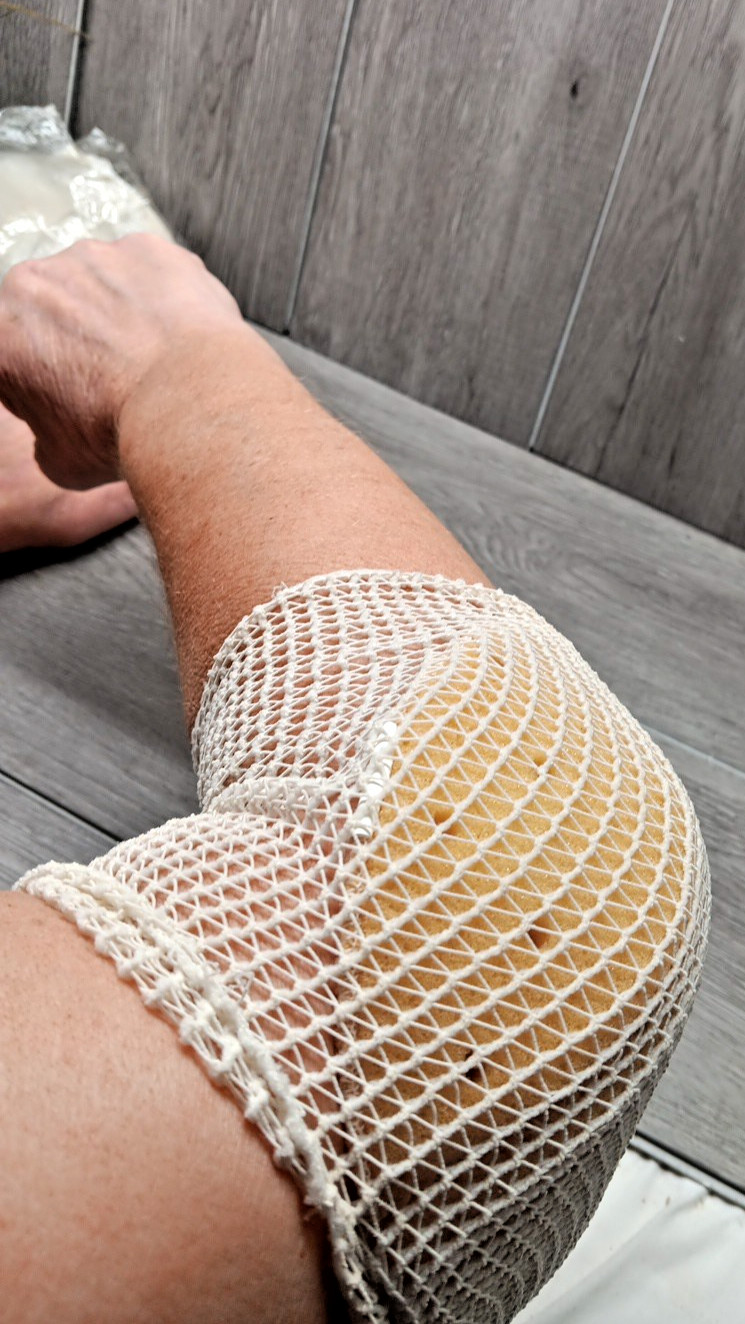 Heel And Elbow Protector Mesh & Foam Cup ~ Size M 6″ x 3.5″ Stretch Nettting