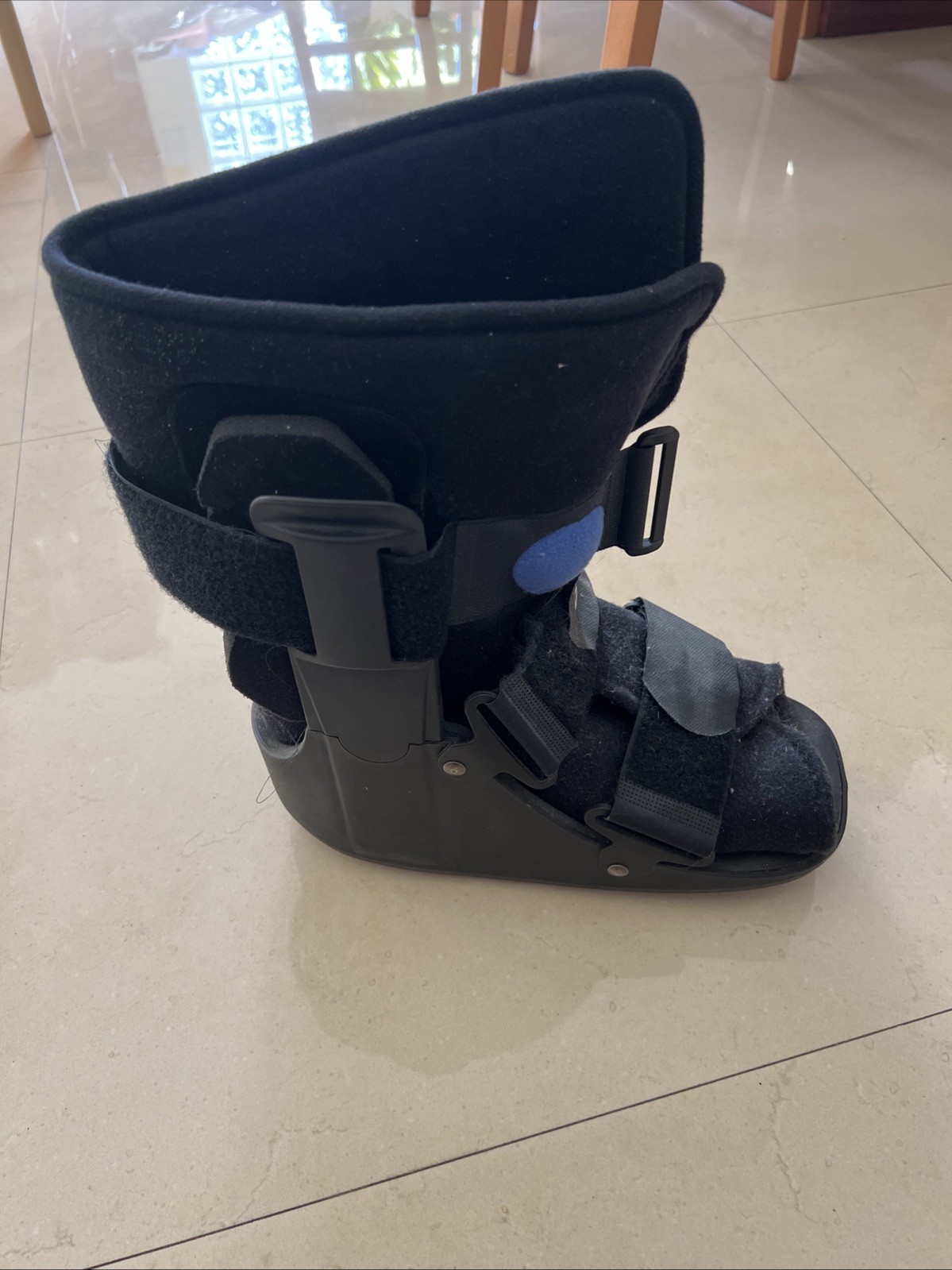 Breg Integrity Fracture Walker Air Short Boot Size Medium, 100004-030