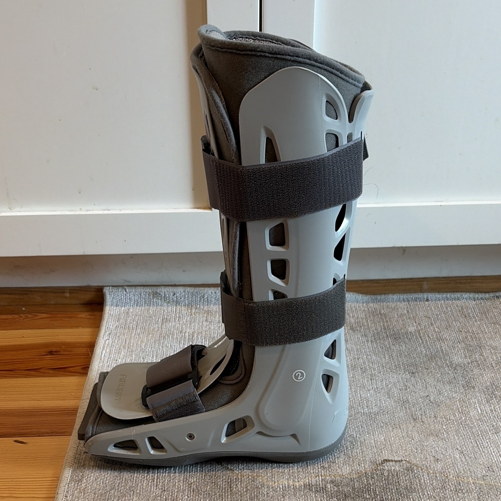 Aircast Adjustable Walking Boot Immobilizer Stabilizer, Gray Medium Ankle Foot