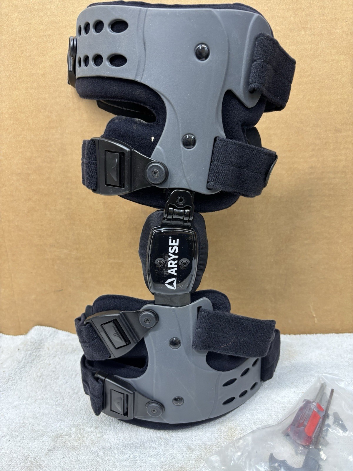 NIB! ARYSE AY-43-R Left OA Knee Brace