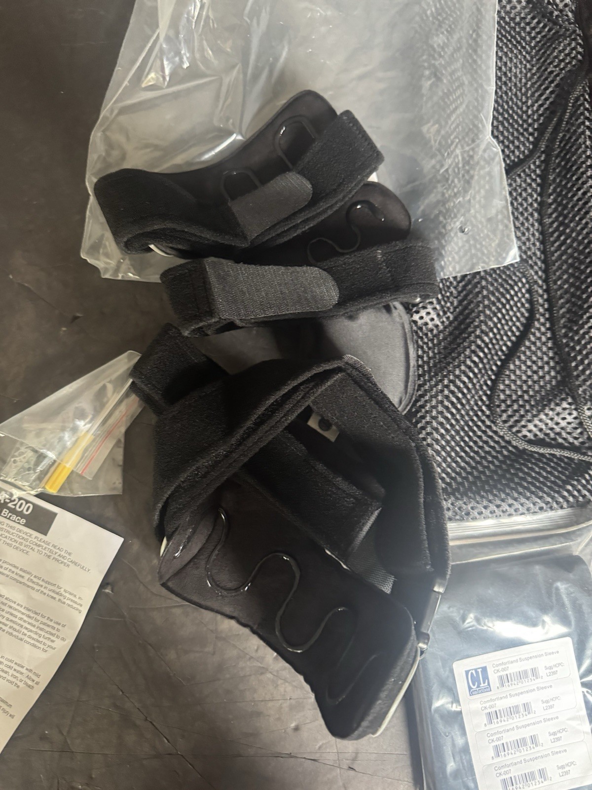 COMFORTLAND OA-200 R Knee Brace for RIGHT Knee + Suspension Sleeve CK-007