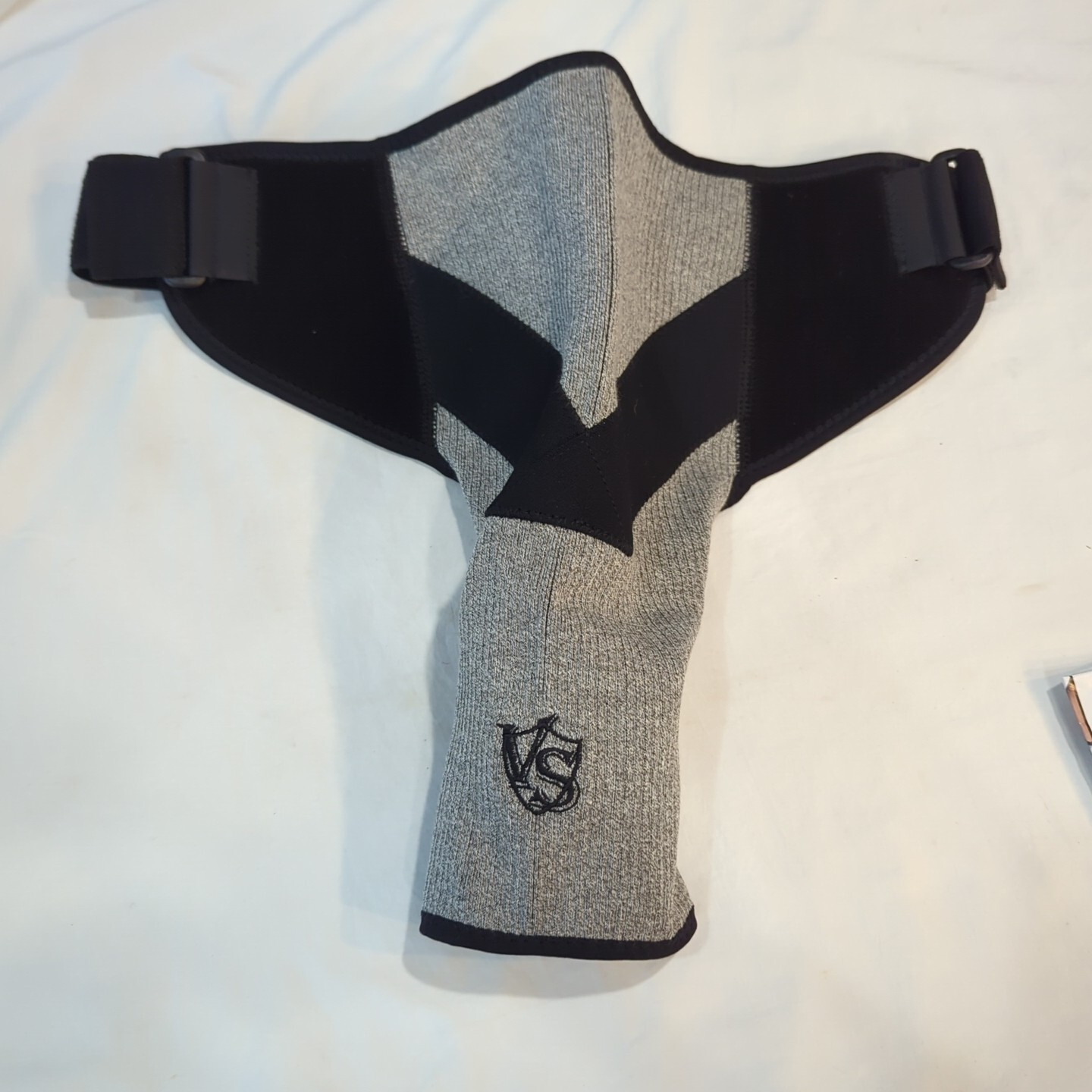 Shoulder Brace MEDIUM Compression Sleeve Wrap with Support Comfort Vital Salveo