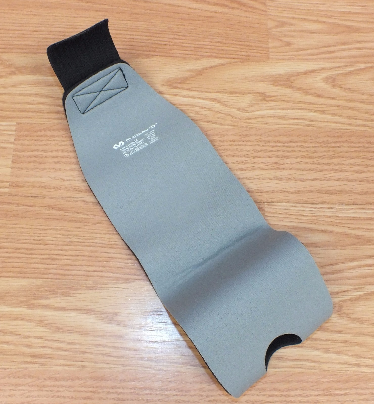 Genuine McDavid (451) Adjustable Hook & Loop One Size Fits Most Wrist Wrap *READ