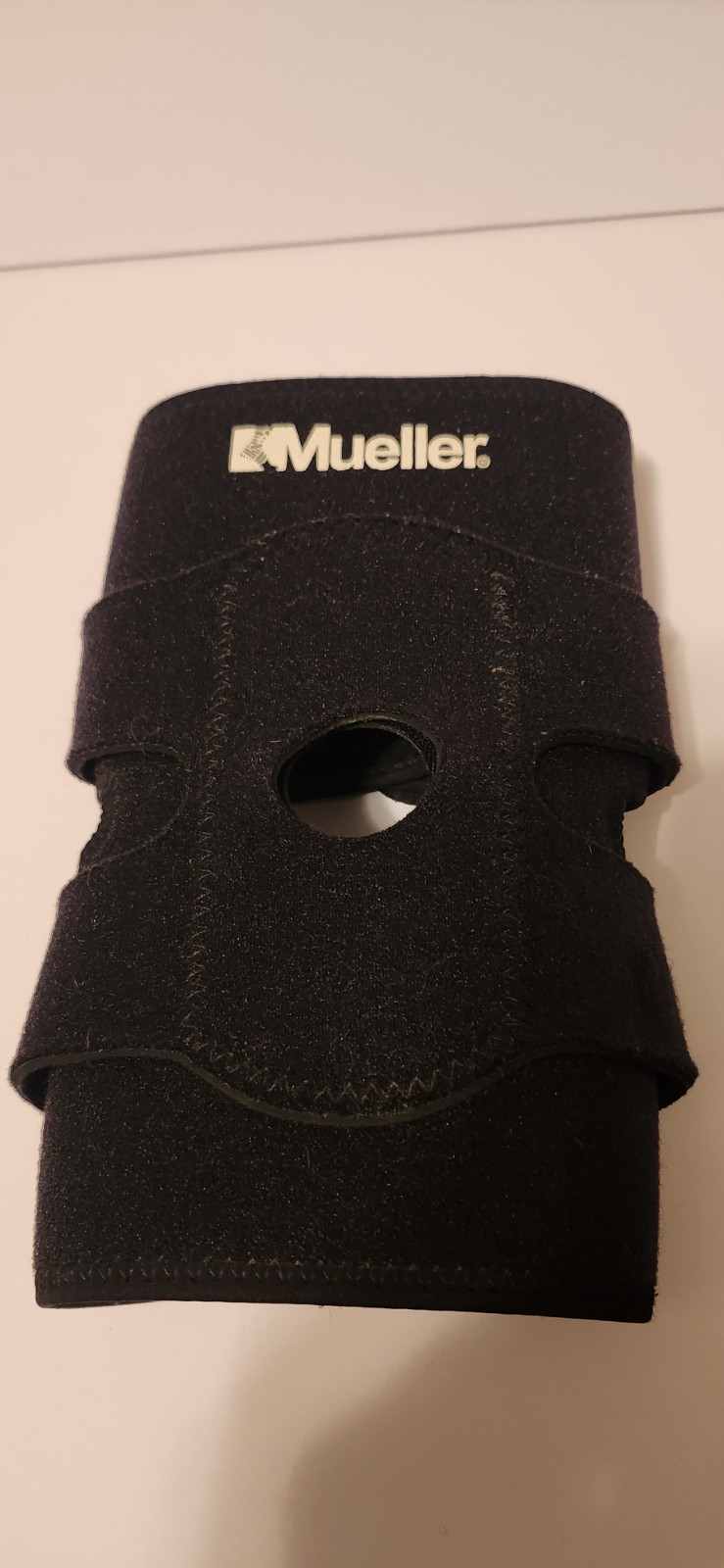 Knee Brace Mueller Hook-and-Loop Fastener Microbe Shield Black Flexible