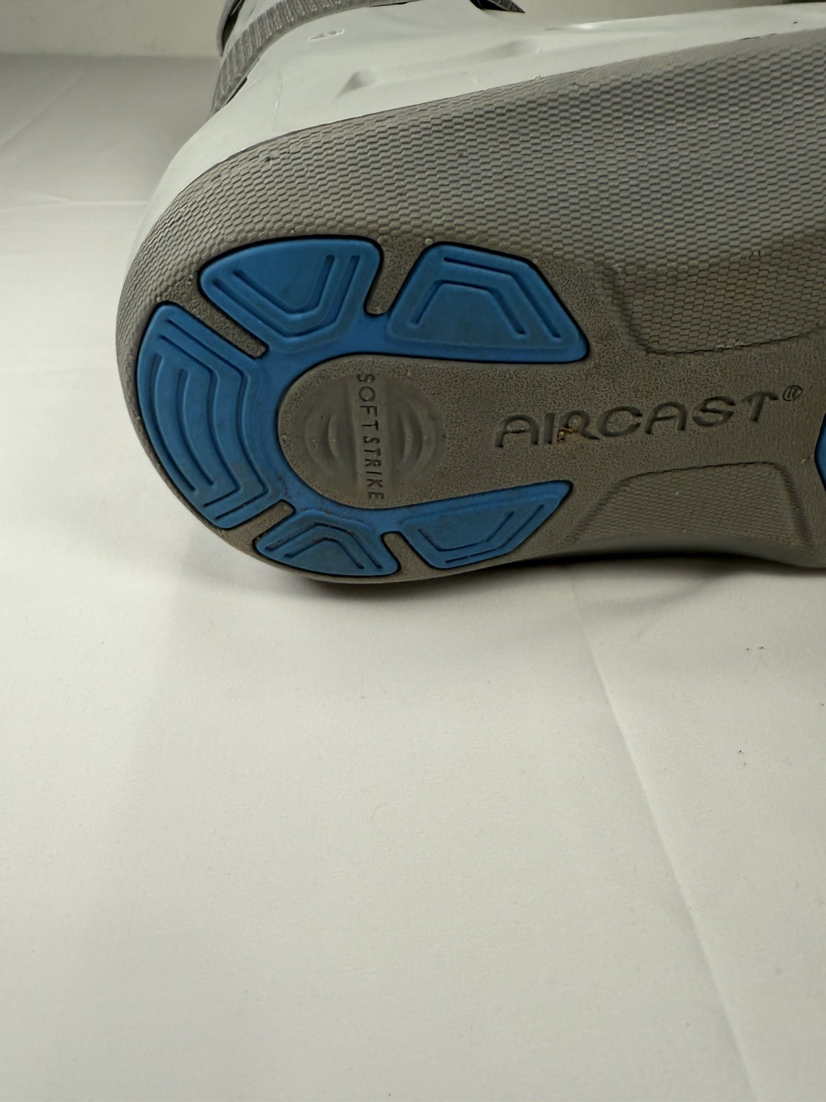 [Barely used] DJO Aircast Walking Boot Size Large (Softstrike)