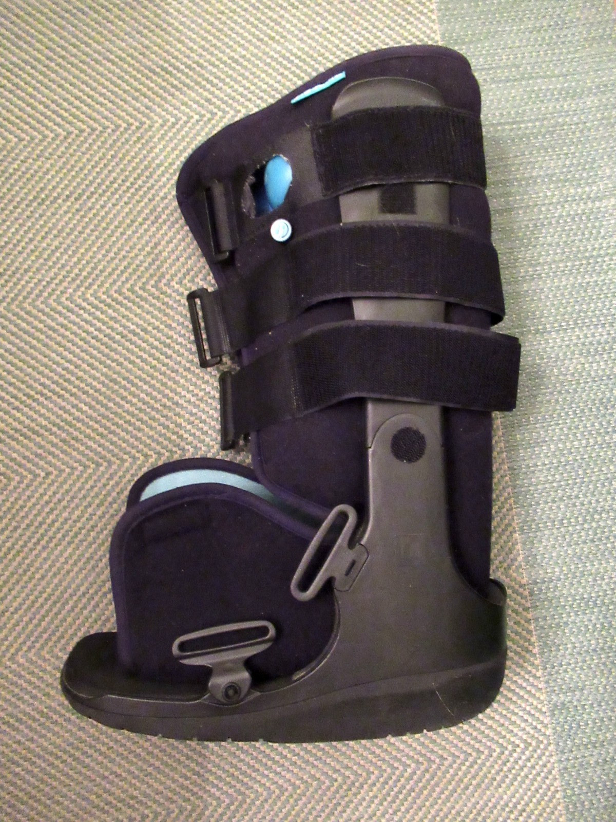 Ossur Form Fit Air Walker Boot Tall Size Medium Right or Left Pre-owned