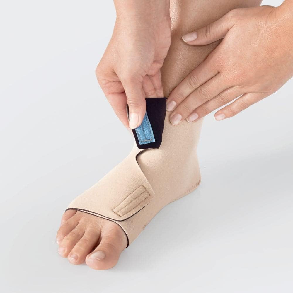 Medium Compression Wrap for Right Foot – Black