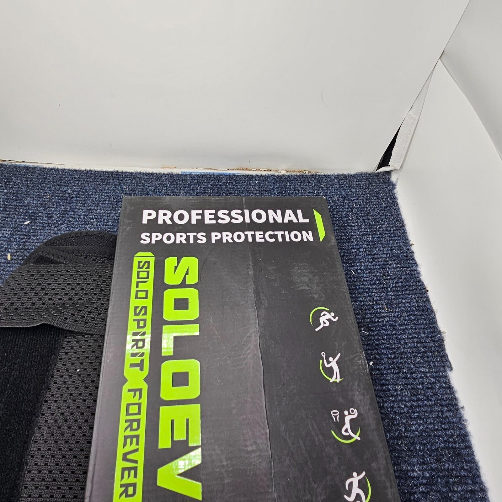 Soloever Knee Brace with Side Stabilizers for Women and Men Large