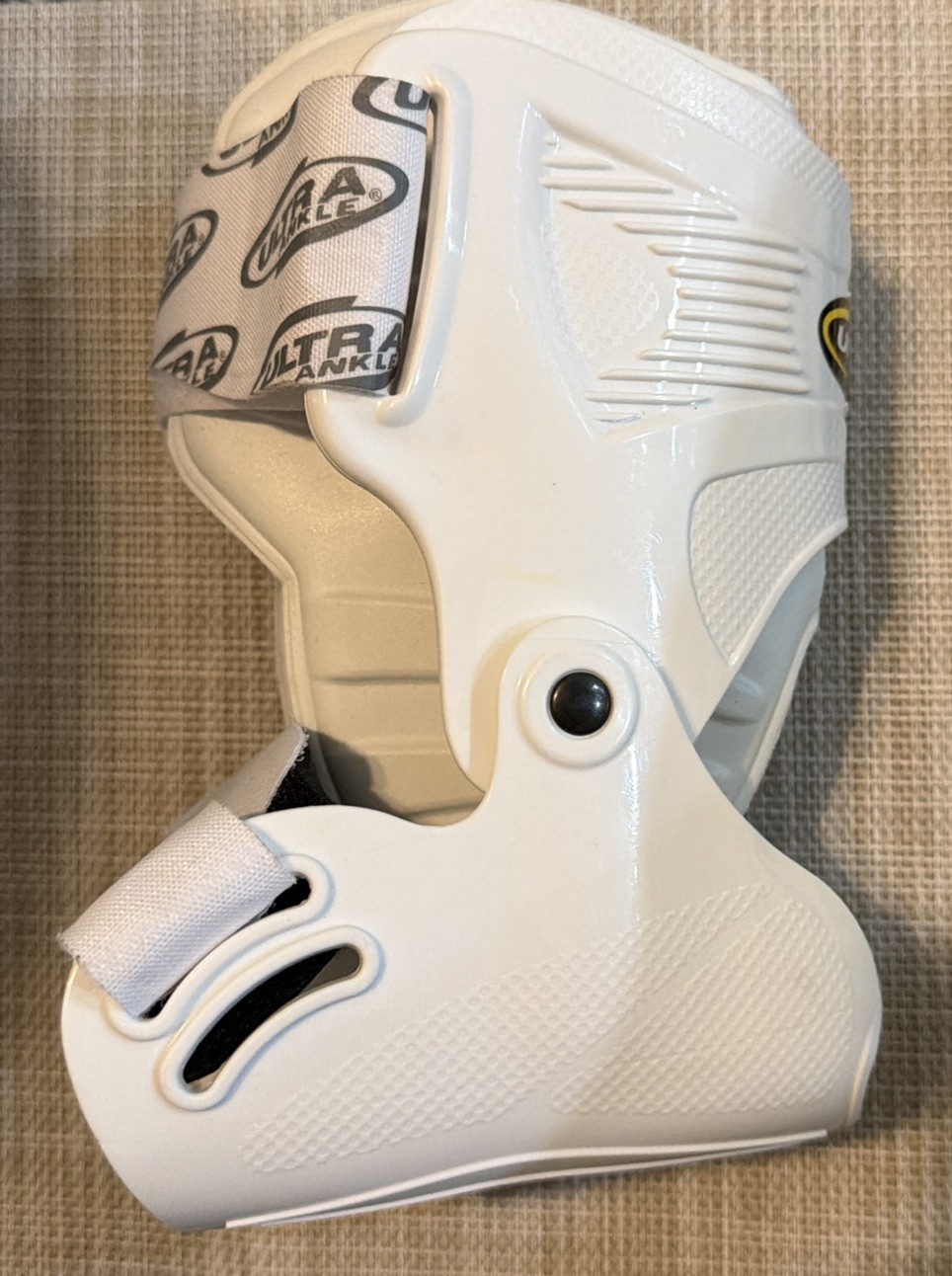 Ultra Zoom Ankle brace L/XL Cushion Fit Sports Injury Prevention White, New