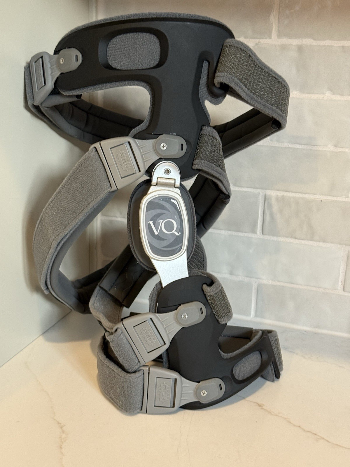 VQ OrthoCare Knee Brace Hinged Osteoarthritis LEFT Orthopedic Support