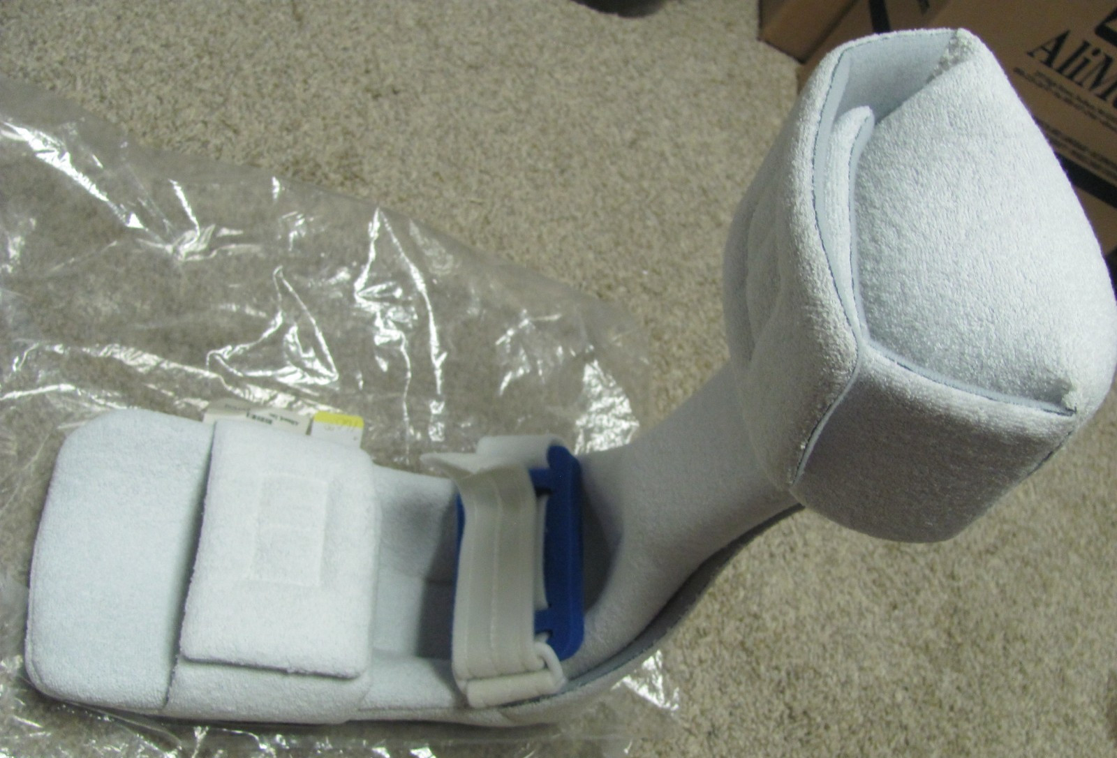 AliMed White Soft Brace/Night Splint – Size Medium (New)