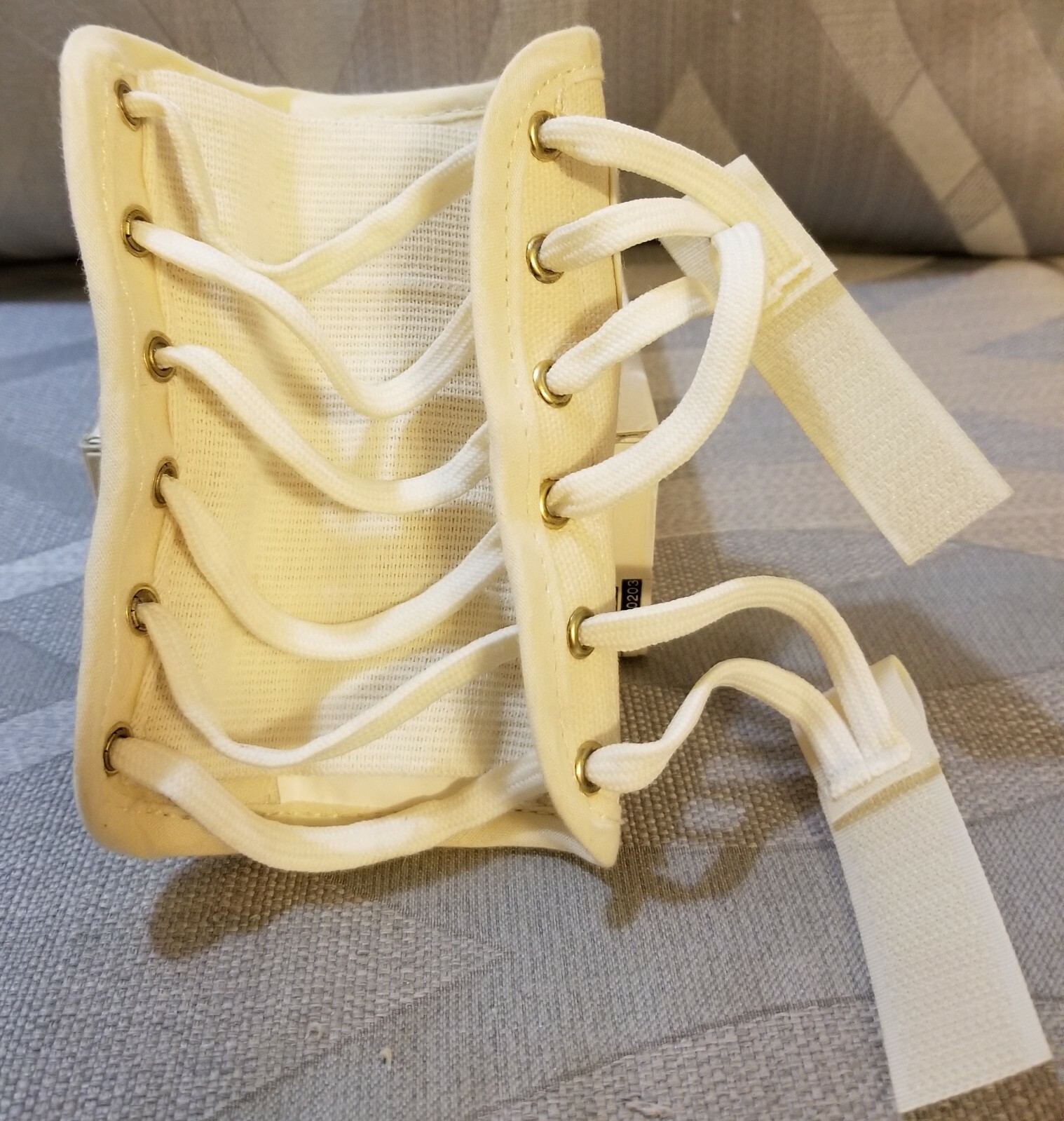 Procare Pediatric Wrist Splint Cock-Up Lacing Canvas Ivory Left 4 1/2″ XXXS New