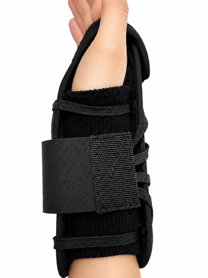 Landmark Medical Right Wrist Brace Medium M/RT Black Wraparound Latex Free NEW
