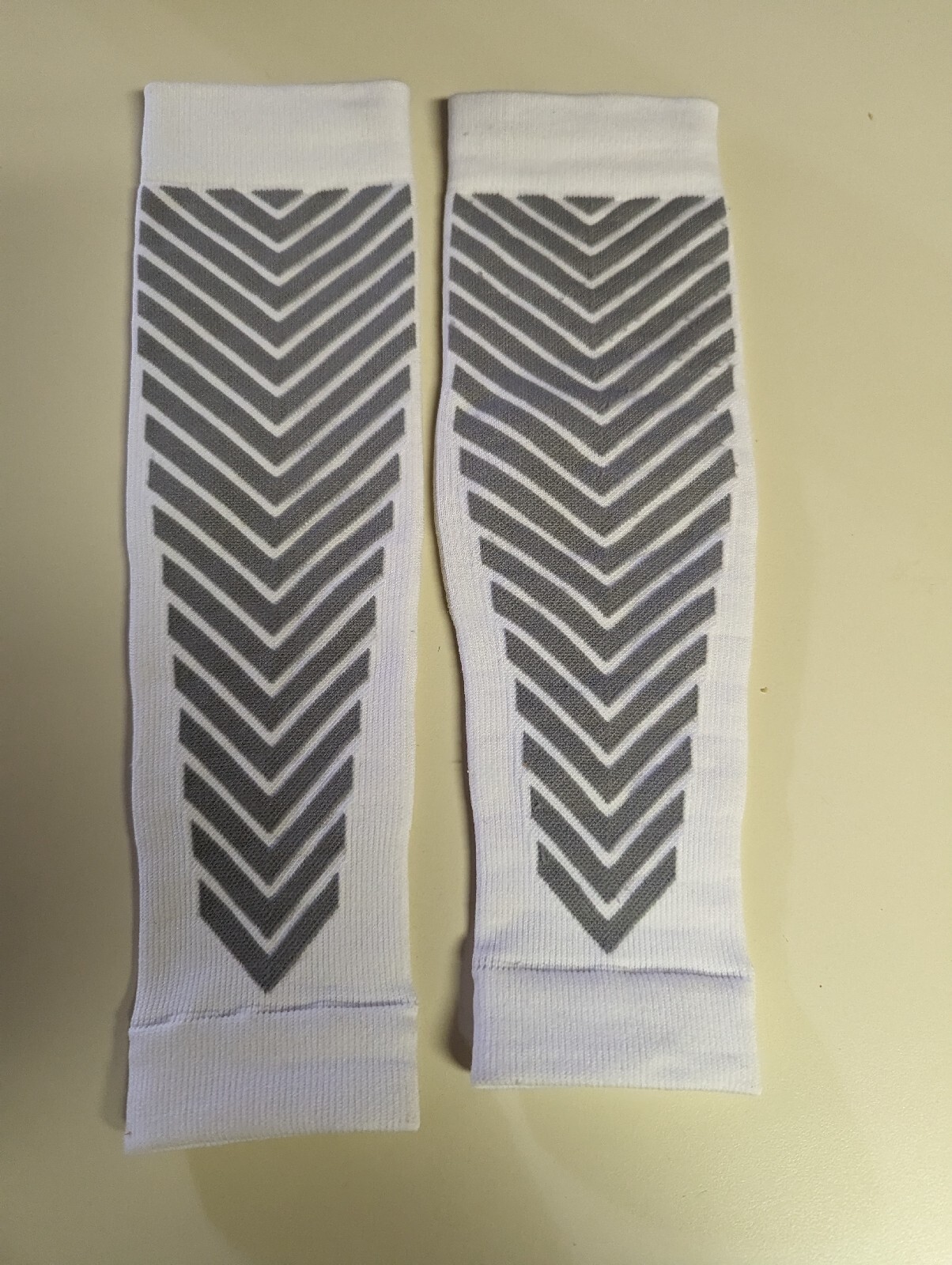 Balotti Calf Compression Sleeves Ice White w/Speed Stripes On The Rear Sz Medium