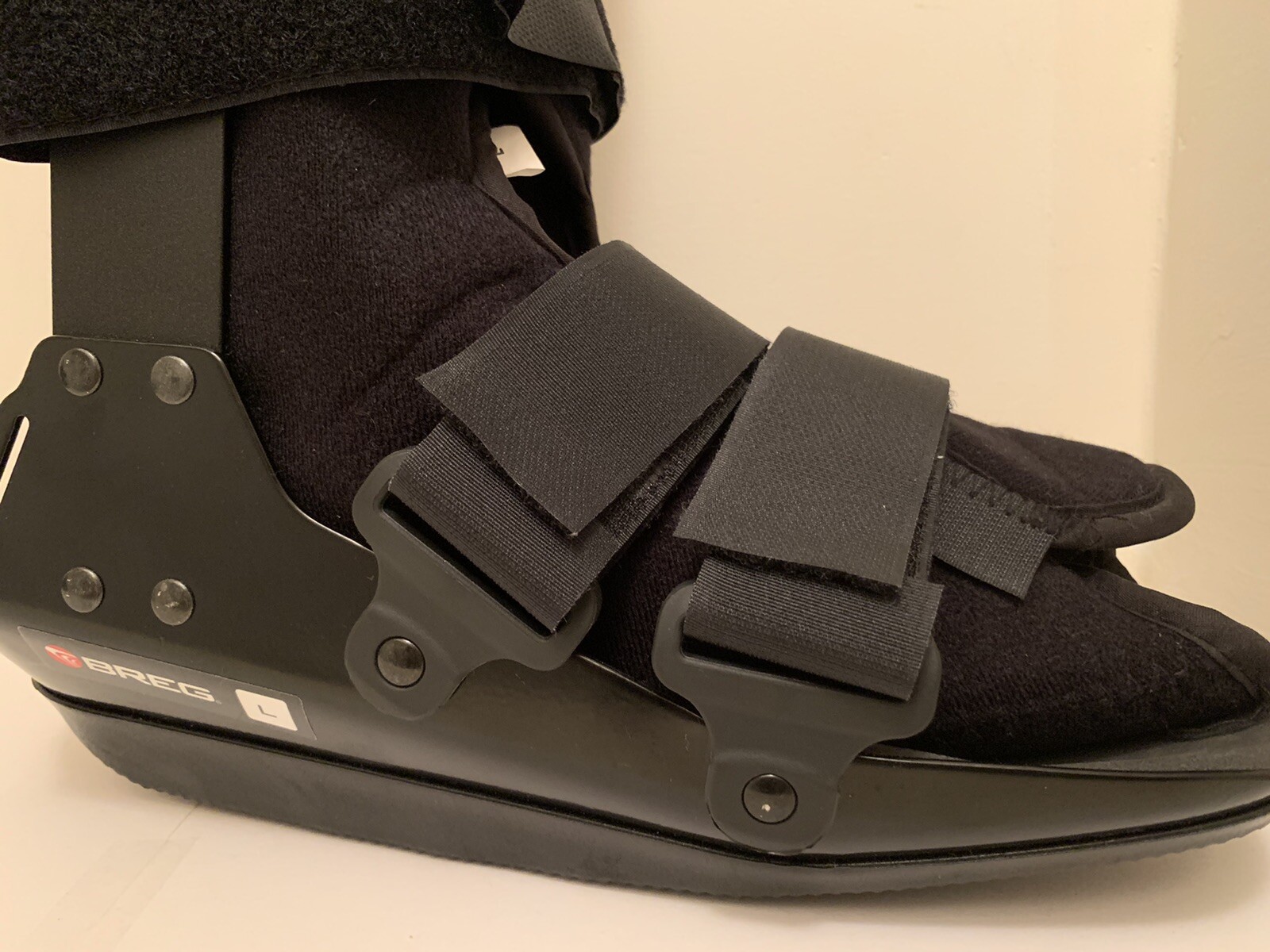 J Walker Plus Boot TALL Medium – With Air Pump Feature For Comfort .Very Clean.