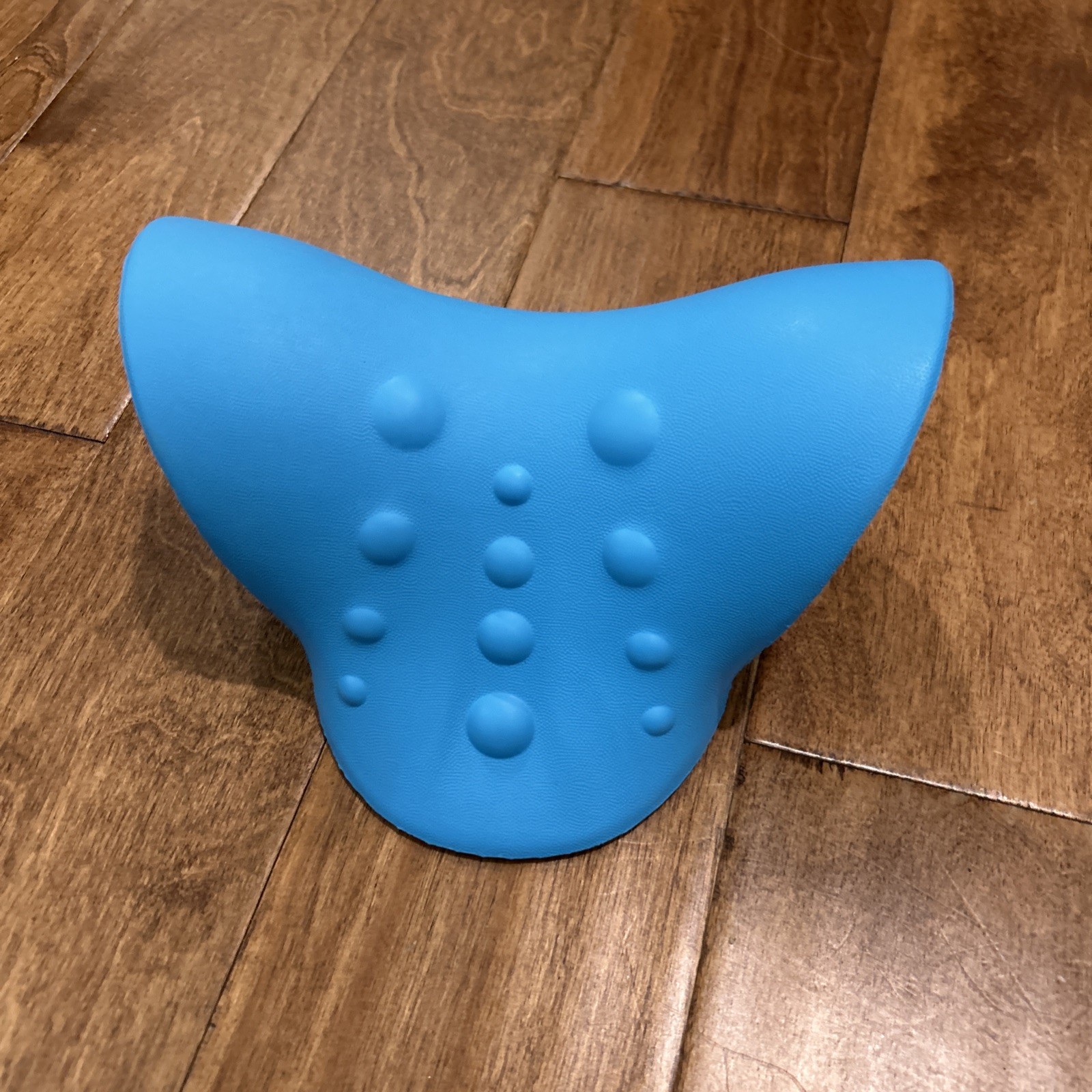 Compact Cervical Pillow and Traction Device for Comfortable Neck Support Kenko