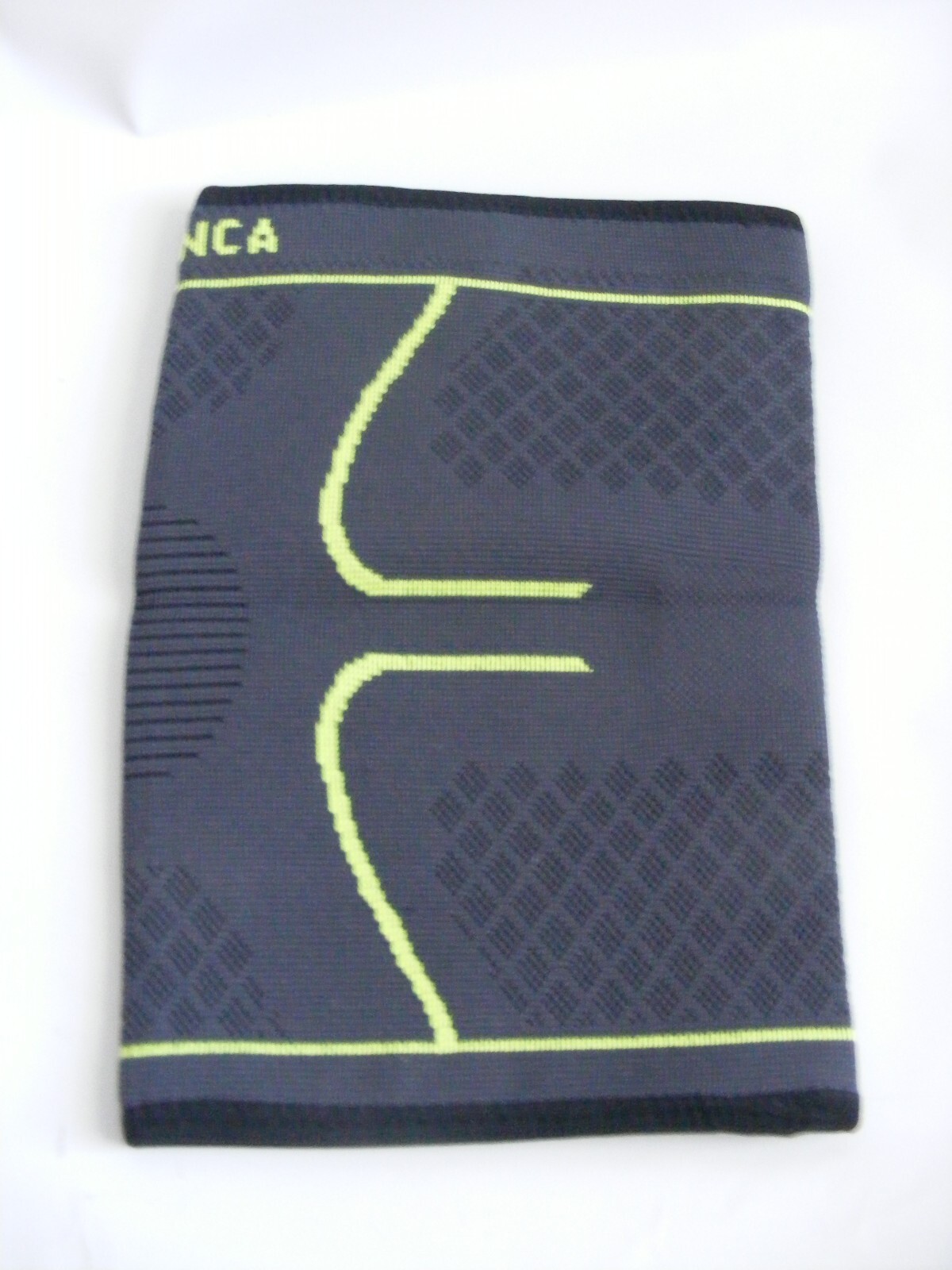 Neenca Knee Brace Sleeve Professional Extra Large Black Yellow 86% Nylon