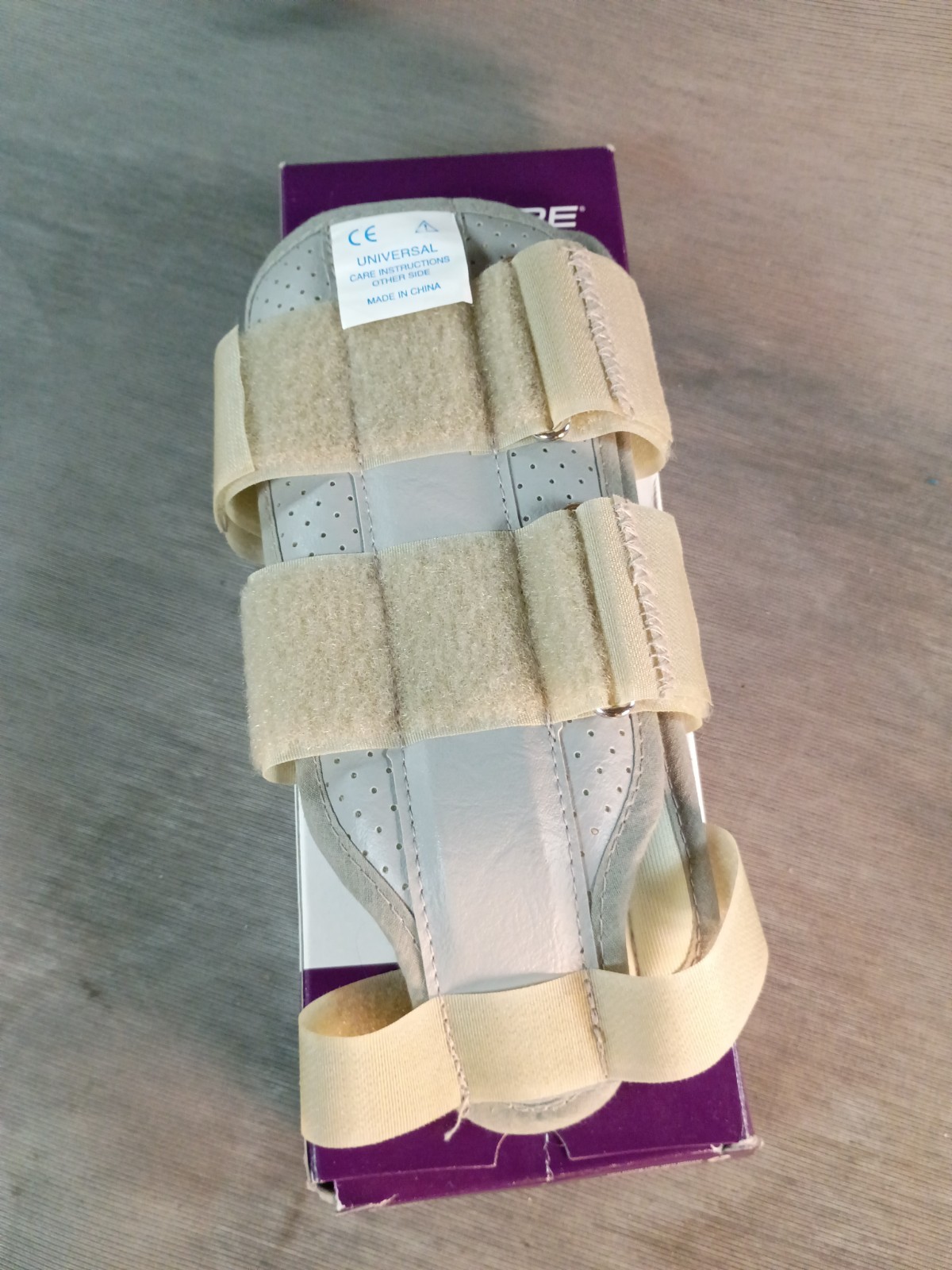 DJO Procare • Universal 10″ Wrist Splint Cock-Up Brace | Vinyl/Foam | Gray |