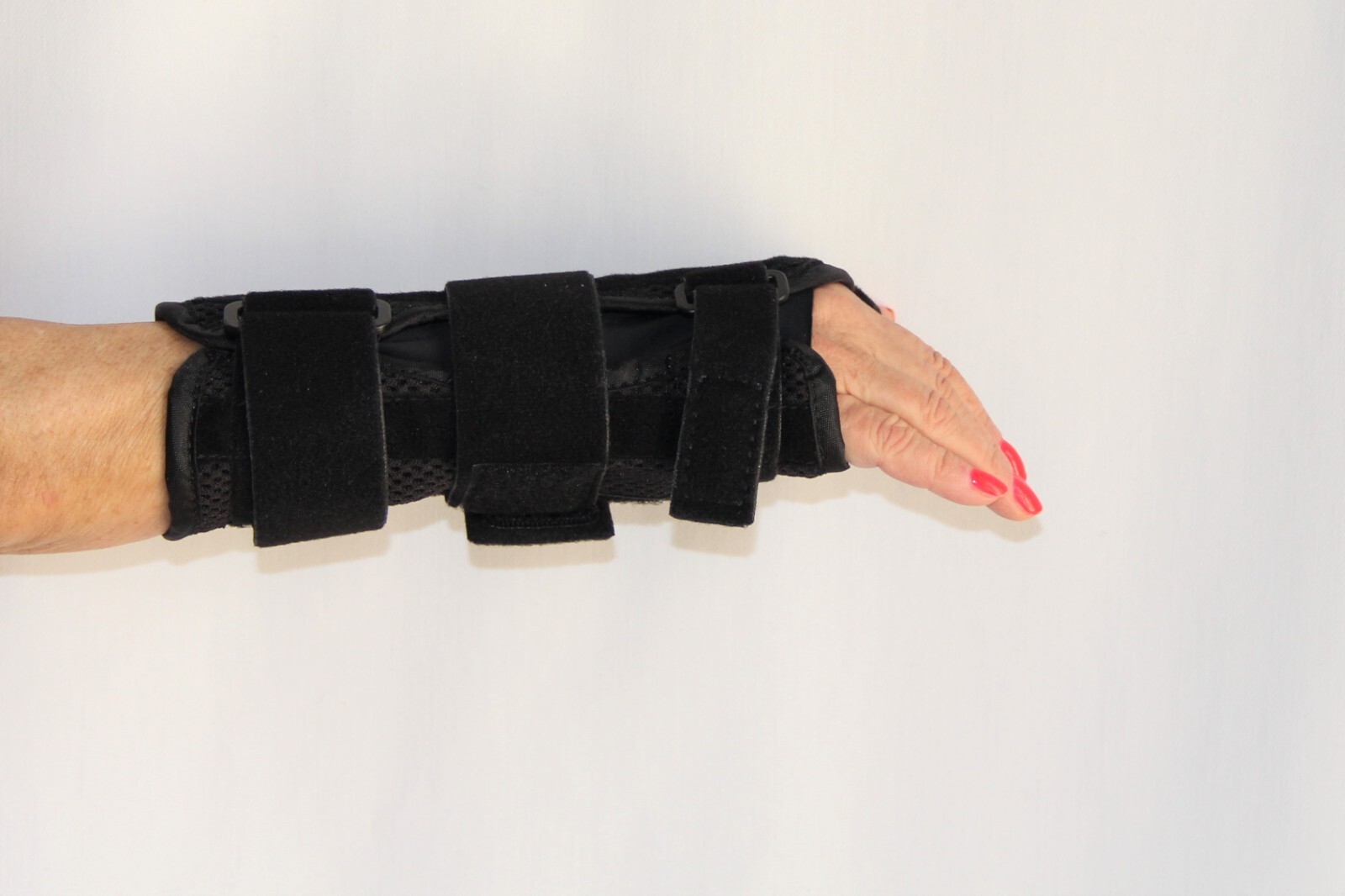 New with Tags Pro-Lite 8” Wrist Brace with Abducted Thumb. Size S/M Right Hand