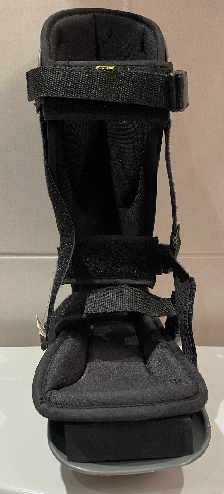 Night Splint For Plantares Fasciitis,boot hard shell Size M (New)
