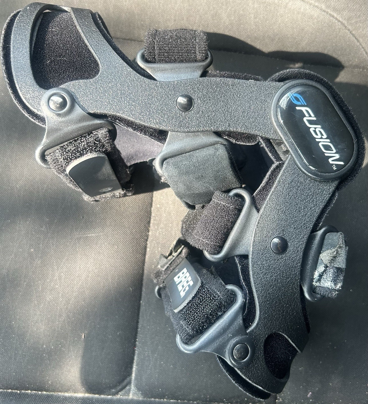 Breg Fusion Knee Brace Adjustable Black Stabilization Support S Small R Right