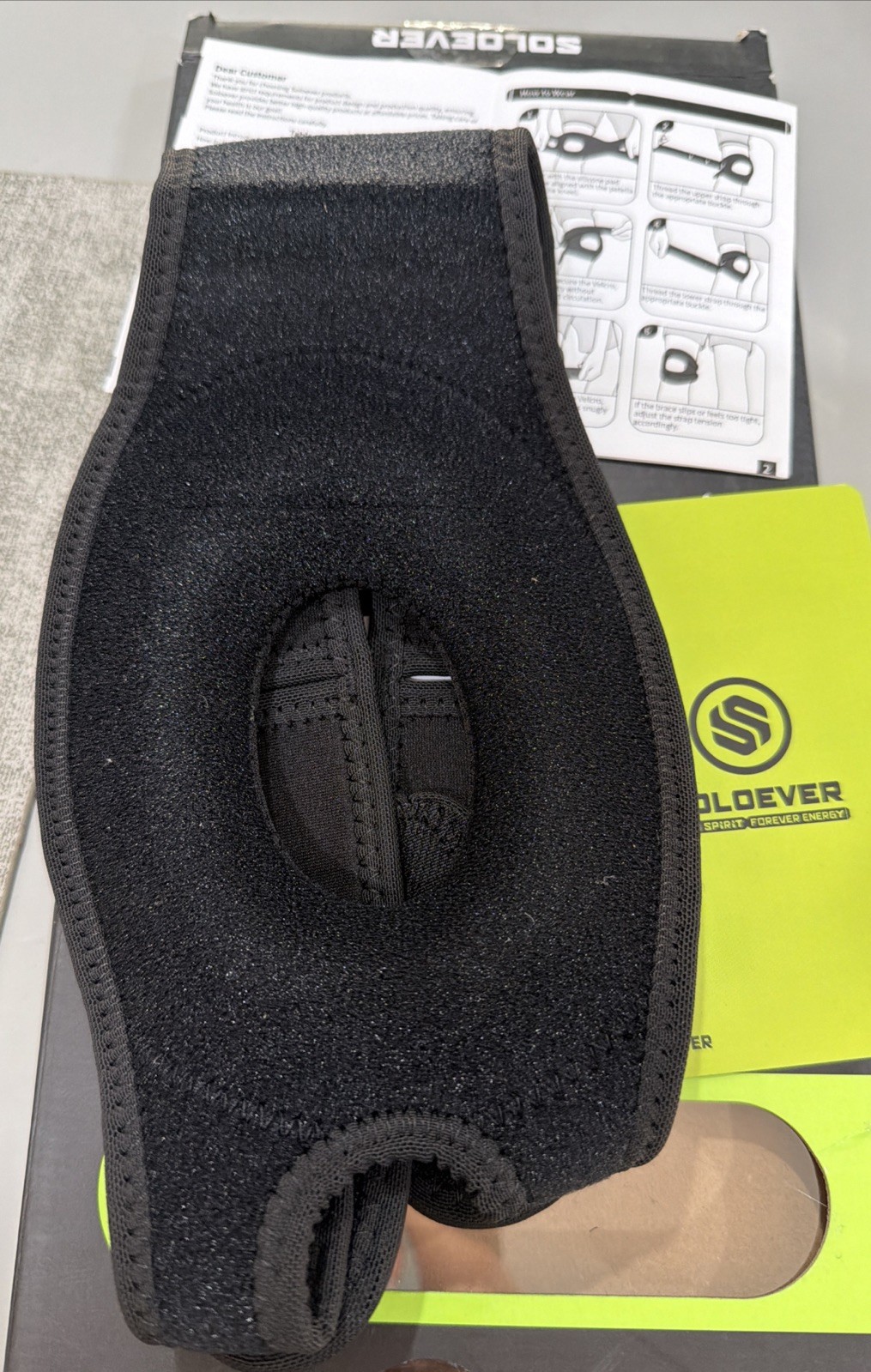 Soloever Knee Brace One Size Fits Most, NEW