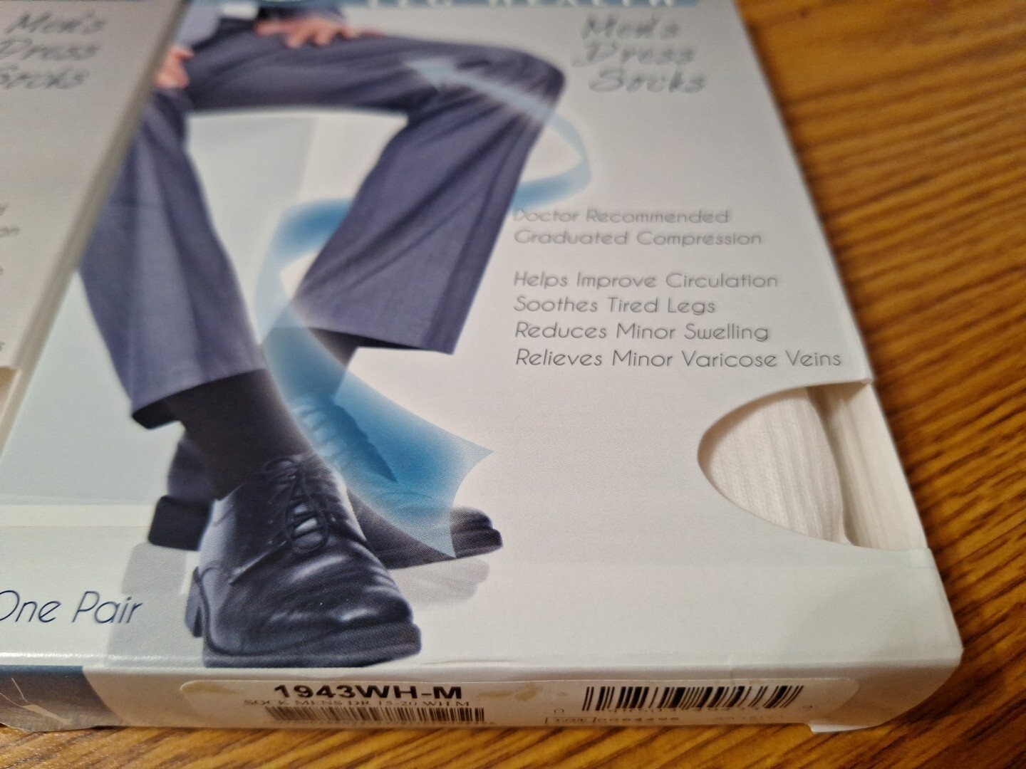 Truform Men Size Medium White Compression Over Knee Dress Socks – Lot of 2 Pairs