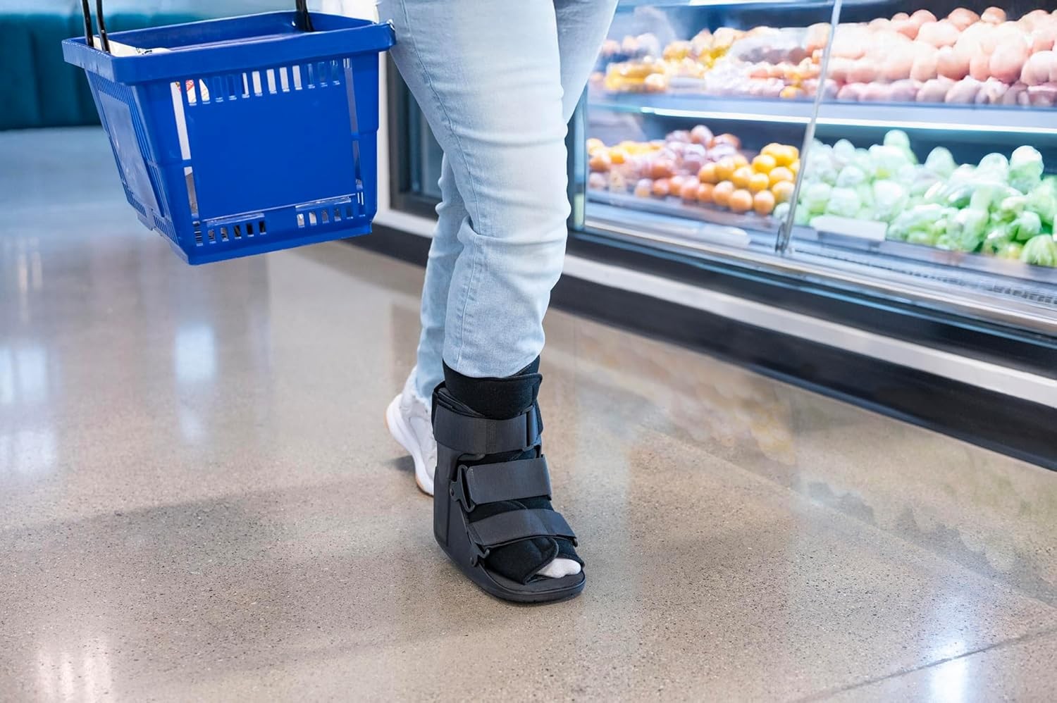 United Ortho USA14015 Short Cam Walker Fracture Boot – Medium – Black