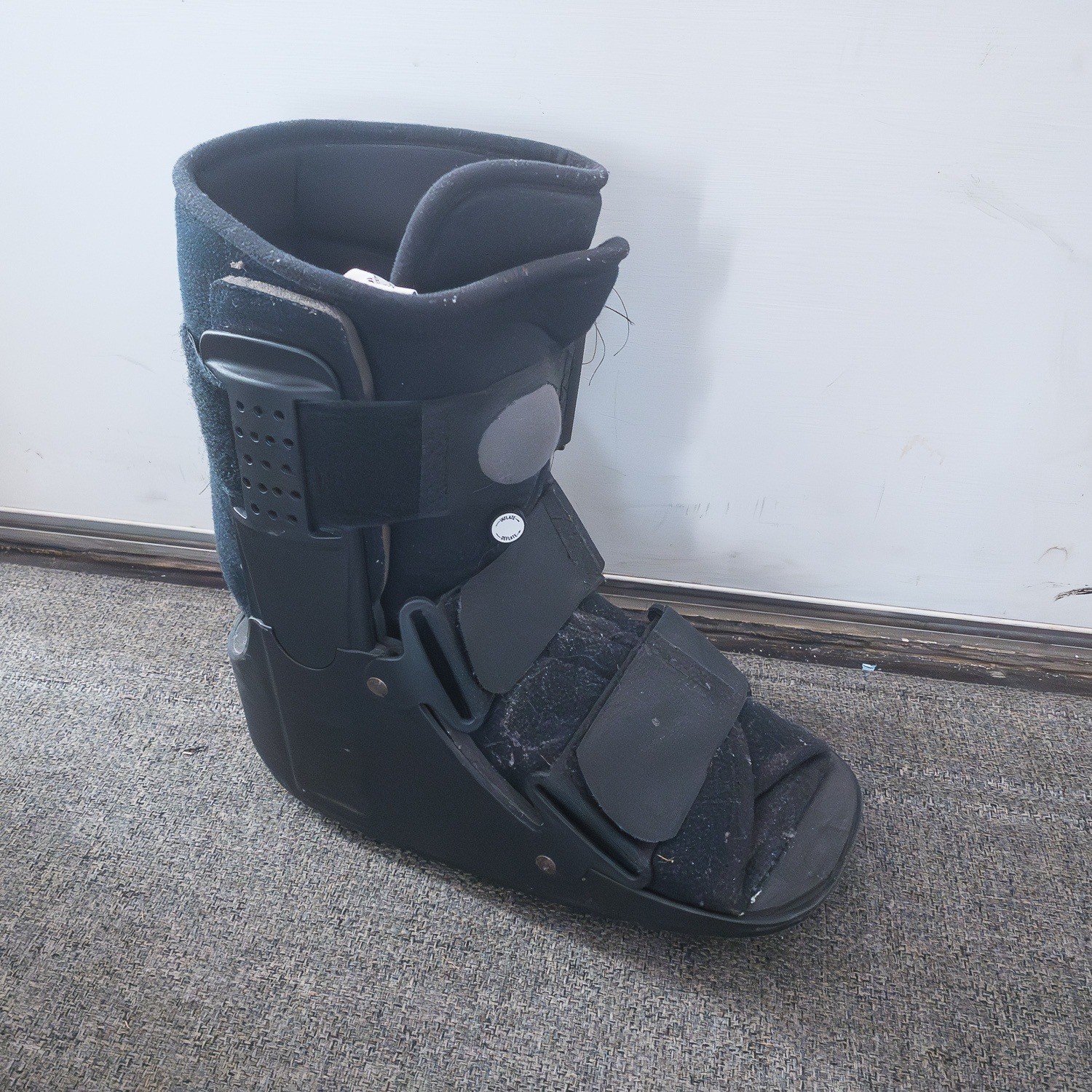 DeRoyal Walking Boot Unisex Medium Black Air Pump Cam Walker Orthopedic Plastic