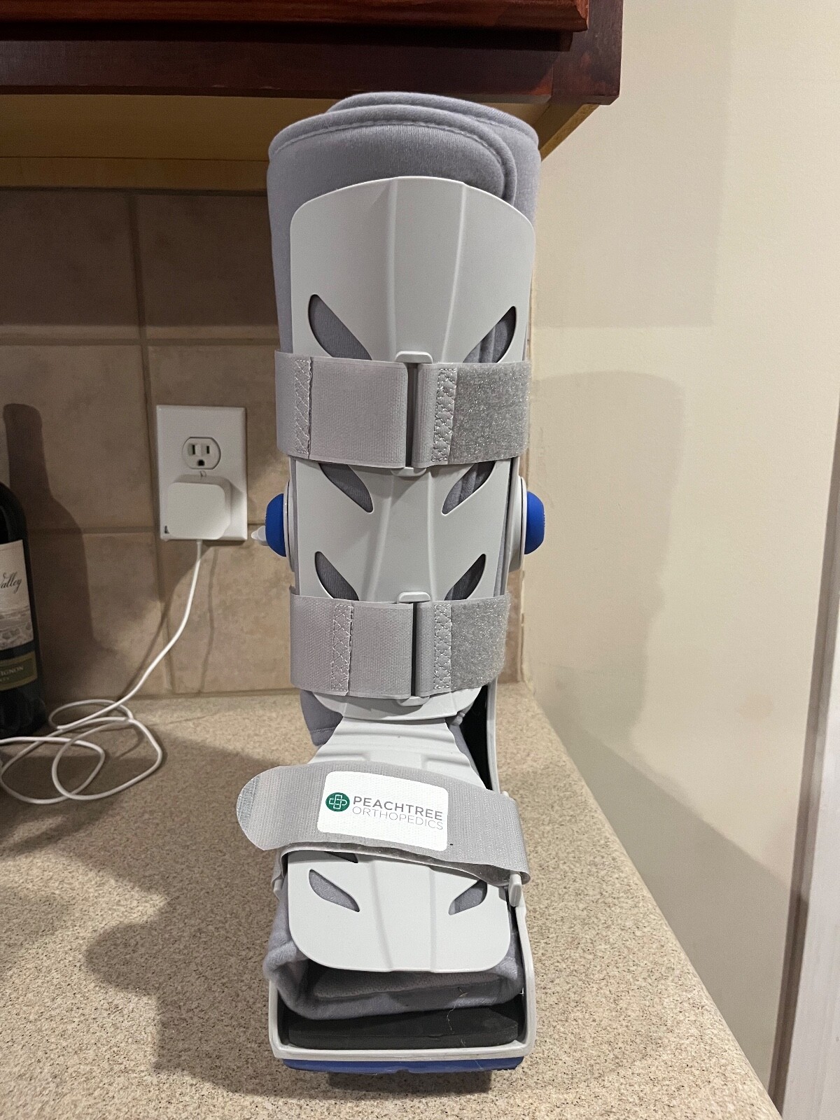 DeRoyal MEDIUM Full Shell Walker Boot w/Air Pumps – Stabilization