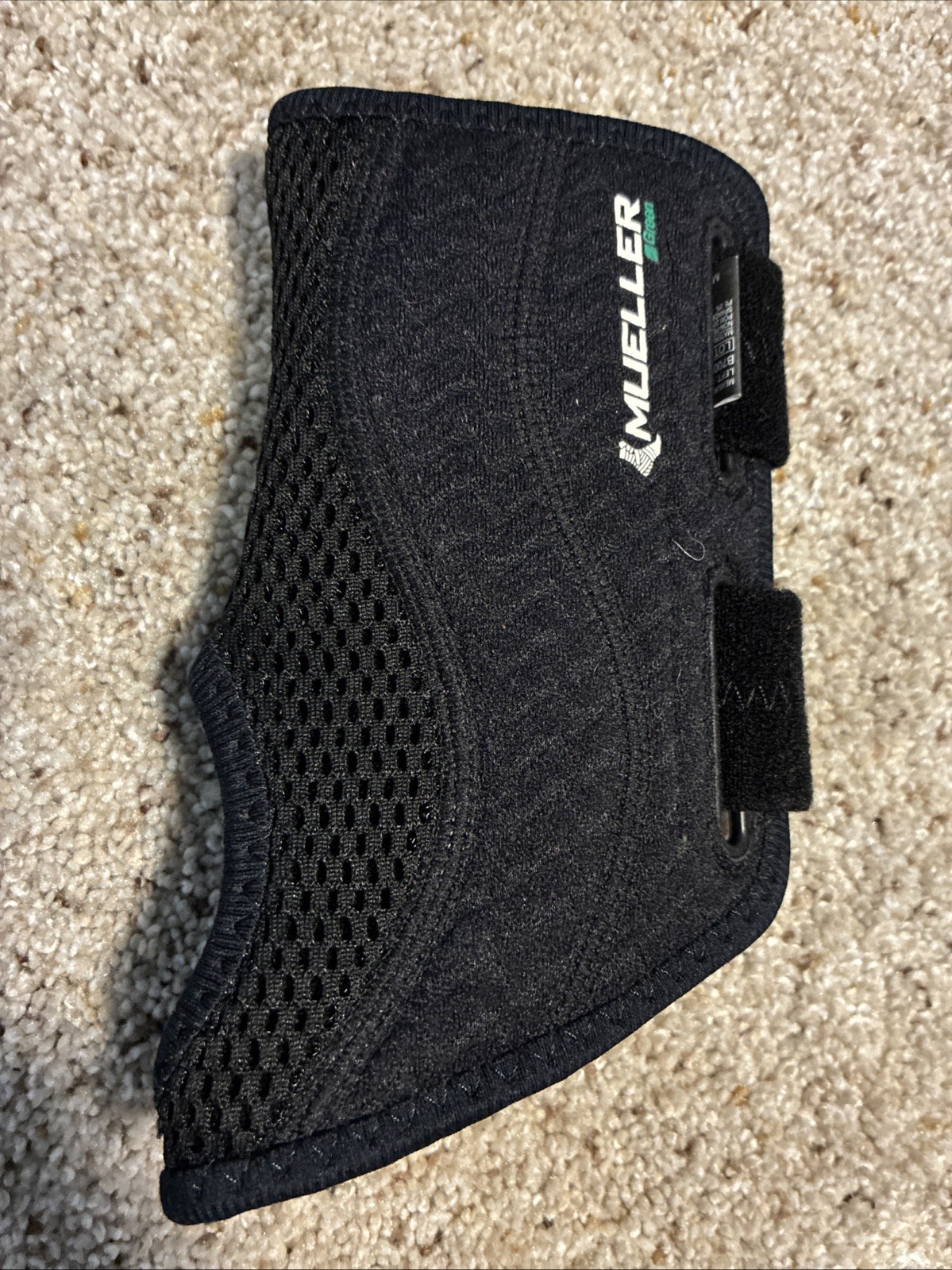 Mueller Green Wrist Brace for Left Hand, Small/Medium with Rigid Inserts